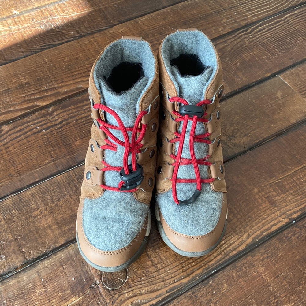 Kids Sorel Young Whitney II Joan Lace Boot